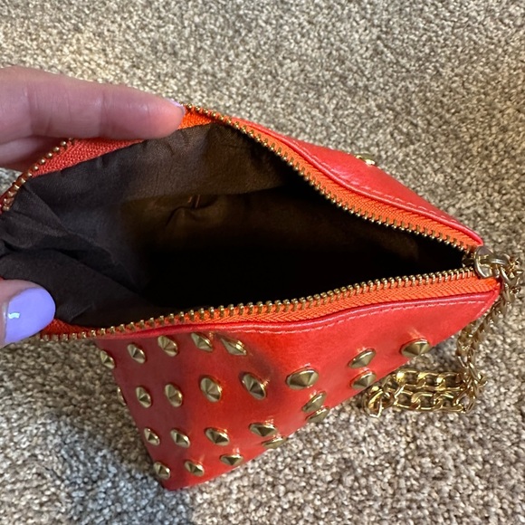 Pyramid studded wristlet - Picture 4 of 4
